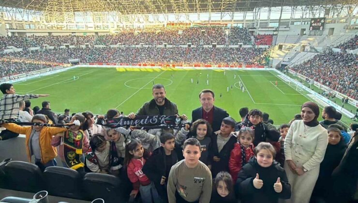Eğil’in minikleri Amed Sportif Faaliyetler – Sakaryaspor maçında ilk kez tribün heyecanı yaşadı