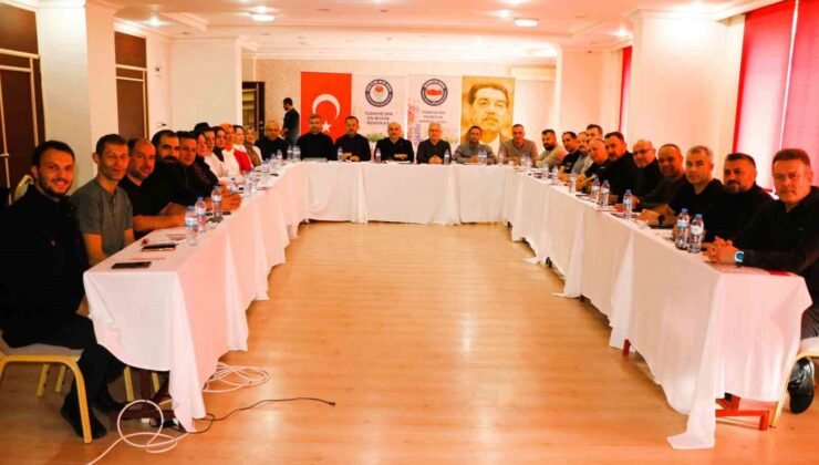 Eğitim-Bir-Sen ilçe başkanları ve kadınlar komisyonu istişare toplantısında buluştu