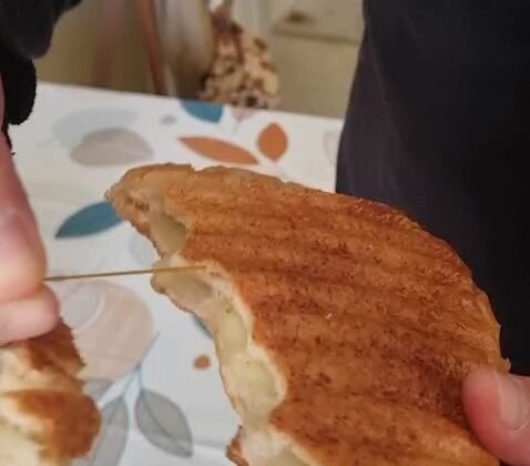 Ekmekten paket lastiği çıktı