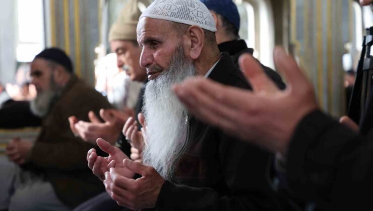 Elazığ’da depremde hayatını kaybedenler dualarla anıldı