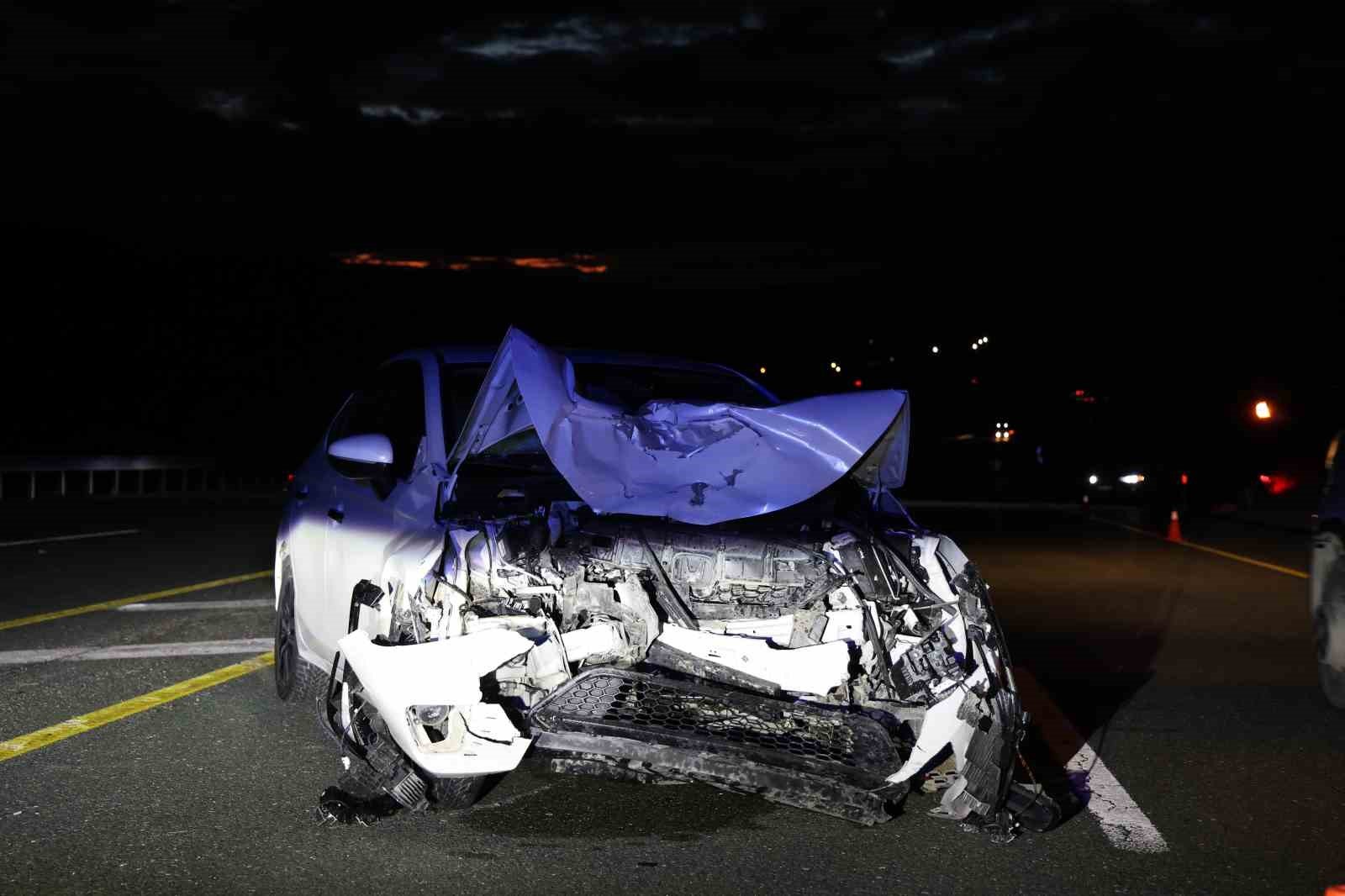 Elazığ’da iki otomobil çarpıştı: 1’i ağır 3 yaralı