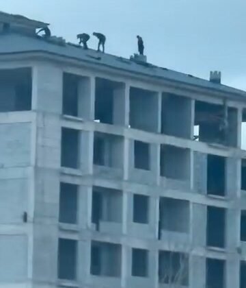 Elazığ’da inşaat işçilerinin tehlikeli çalışması kameraya yansıdı