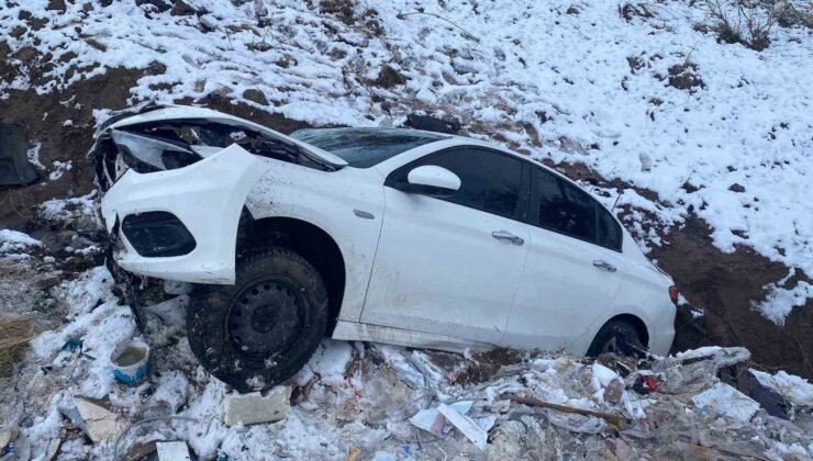 Elazığ’da otomobil şarampole uçtu: 2 yaralı