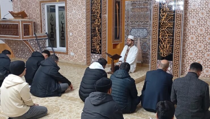 Elazığ’da sabah namazı gençlik buluşmaları sürüyor