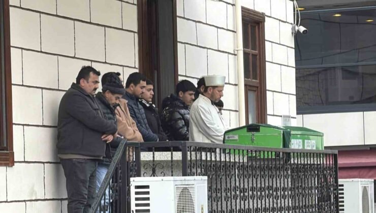 Emekli polisin öldürdüğü karısı son yolculuğuna uğurlandı