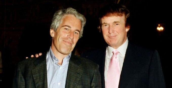 Epstein belgelerinde Donald Trump’a atıf edilen 5 bin 300 dosya bulunuyor.