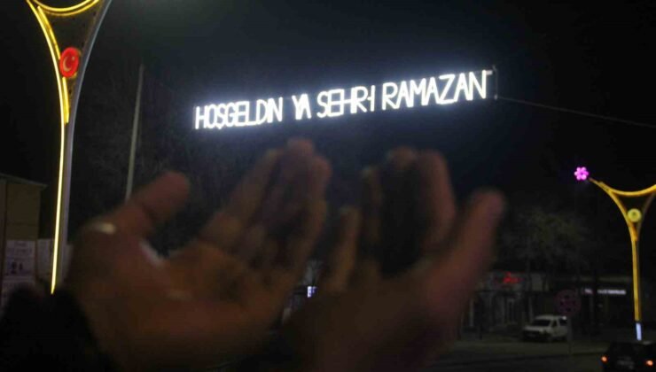 Erzincan Ramazan’a ışıklarla “hoş geldin” dedi