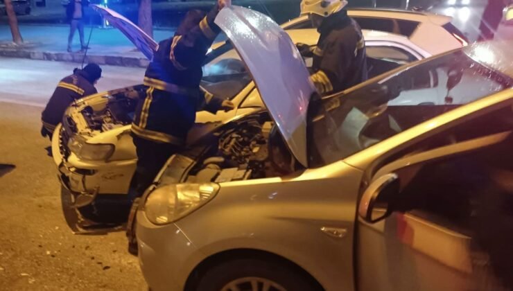 Erzincan’da 2 otomobil çarpıştı