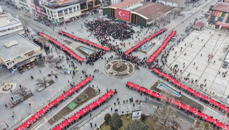 Erzincan’da on binlerce kişi ‘İstiklal Bayrakla, İstikbal Maarifle’ yürüyüşünde tek yürek oldu