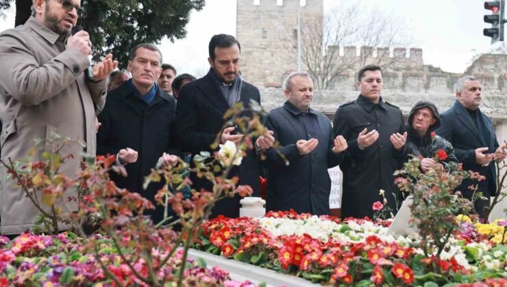 Eski Başbakan Necmettin Erbakan’ı kabri başında anıldı