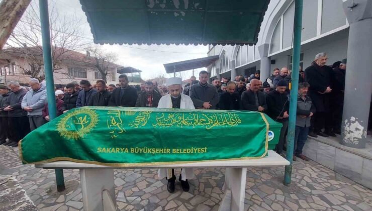 Evinden 20 kamyon çöp çıkarılan yaşlı adam son yolculuğuna uğurlandı