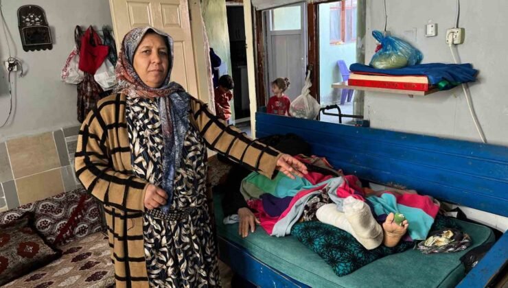 Evini su bastı, kurtulmaya çalışırken düşüp ayağını kırdı