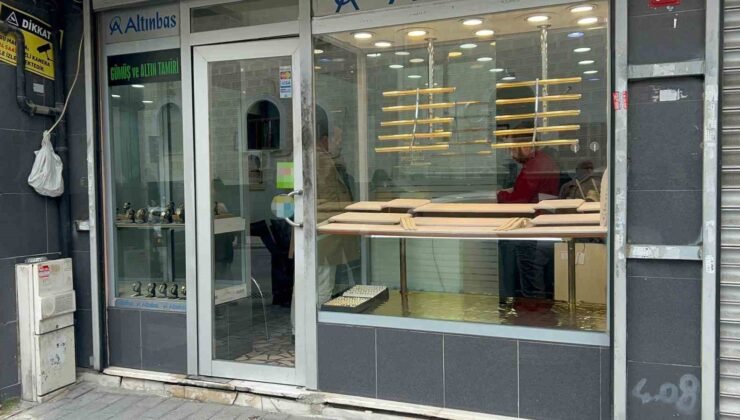 Eyüpsultan’da soyguncular soymaya çalıştıkları kuyumcuyu vurdu