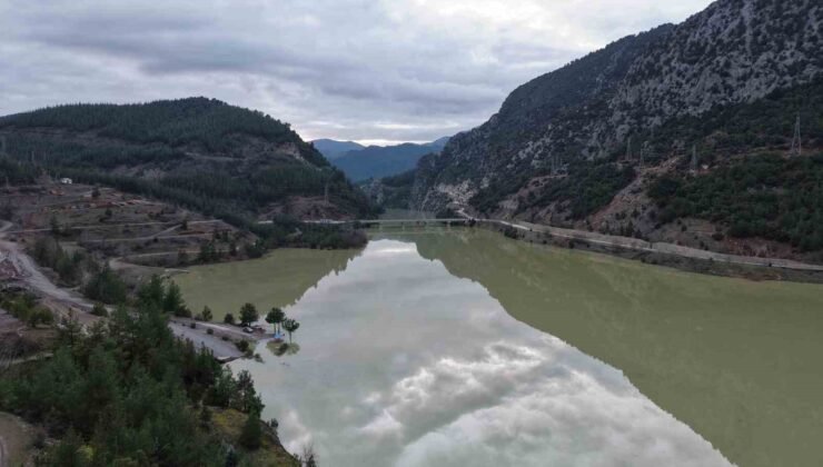 Feke Barajı’nda yükselen su seviyesi yüz güldürüyor