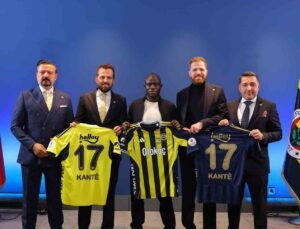 Fenerbahçe’nin yeni transferi N’Golo Kante, İstanbul’da