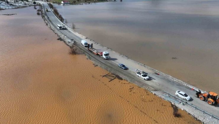 Fethiye – Antalya kara yolunda su baskını: “Ulaşım kontrollü sağlanıyor”