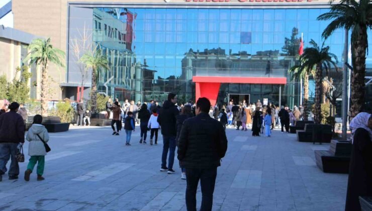 Final Okulları bursluluk sınavına 5 bin öğrenci katıldı