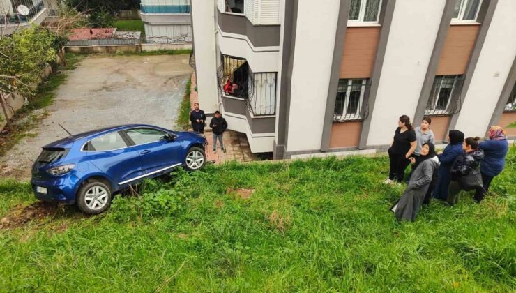 Fren yerine gaza basınca, sitenin bahçesine yuvarlandı