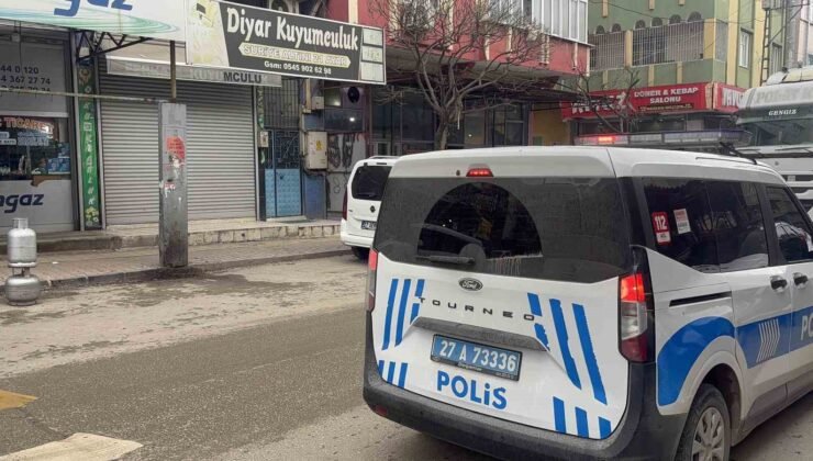 Gaziantep’te kuyumcuyu soyan şahıslar yakalandı, çalınan altınlar bulundu