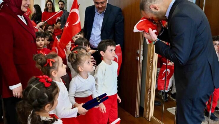 Gaziosmanpaşalı miniklerin gururlandıran bayrak sevgisi