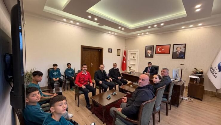 Gazipaşa’yı temsil eden badminton takımı Antalya şampiyonu oldu