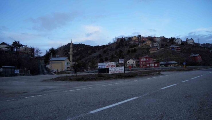 Geçit Köyü’nde 18 yıllık iftar geleneği yoldan geçenleri sofrada buluşturuyor