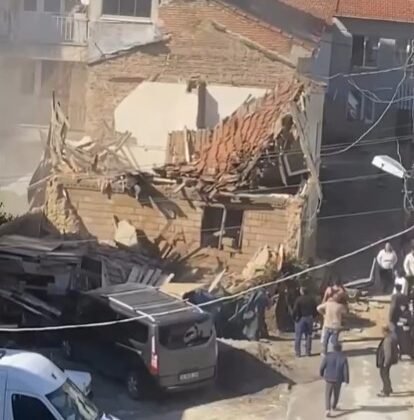 Gemlik’te metrik bina çöktü