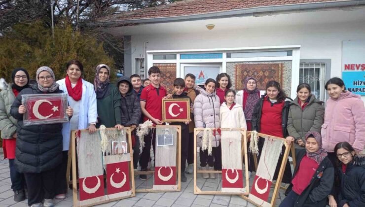 Gençlerden Türk Bayrağı’na ’Türk Düğümü’ ile ilmek