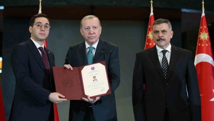 Gercüş Kaymakamı Muhammed Öztaş’a Cumhurbaşkanlığı Külliyesinde anlamlı ödül