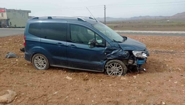 Gercüş’te çarpışan araçlardan burunları bile kanamadan kurtuldular