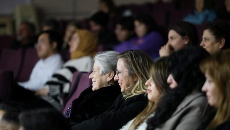 “Git Başımdan” oyunu sanatseverlerle buluştu