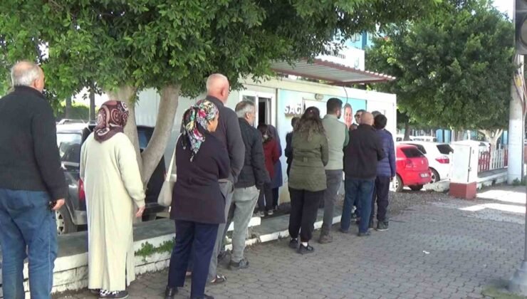 Gizemli hayırsever, Ramazan ayı boyunca günlük 6 bin ekmeği depremzede vatandaşlara ücretsiz dağıtacak