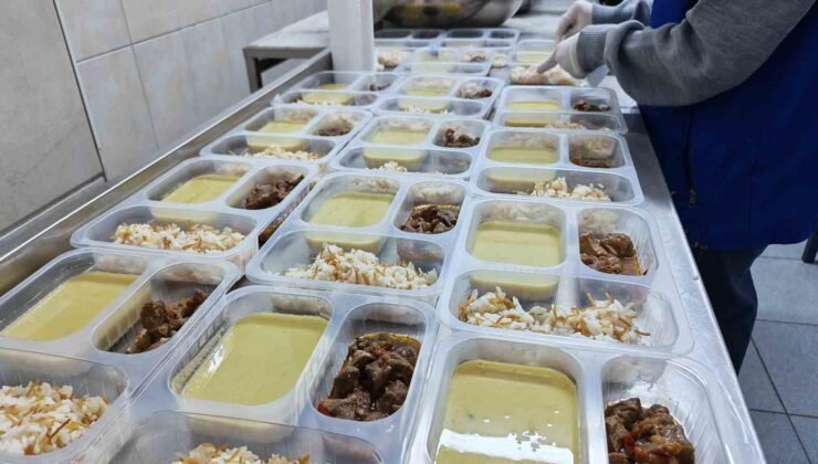 Gönüllü gençlerle iftar seferberliği