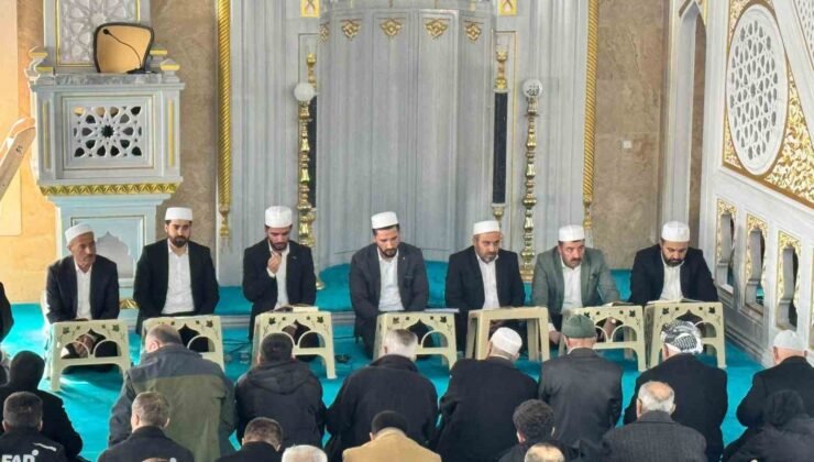 Hakkari’de deprem şehitleri dualarla anıldı