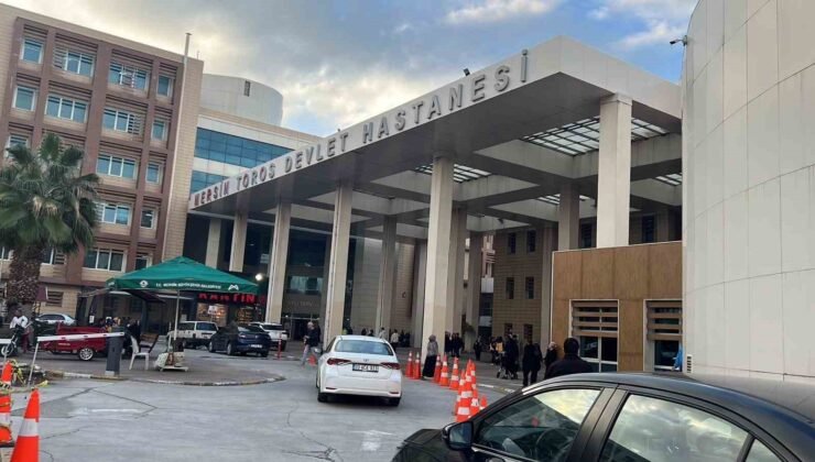 Hastane koridorlarında dolaşan köpek tedirgin etti