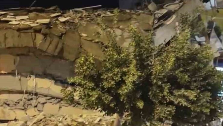 Hatay’da hasarlı bina yıkım esnasında çöktü