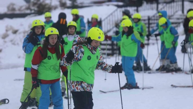 Hayatında ilk kez Uludağ’a çıktılar: “1000 Çocuk Kayak” projesiyle yüzlerce öğrenci karla buluştu