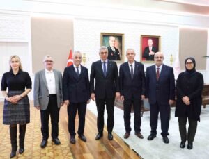 Hekimsen heyeti, Bakan Memişoğlu ile meslek kanunu ve malpraktis konusunu görüştü