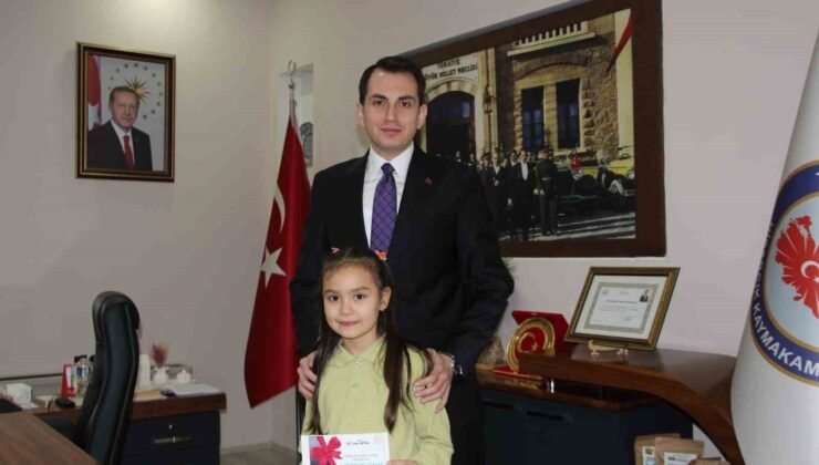Hisarcık Kaymakamı Erkan Atam’dan il birincisi öğrencilere ödül