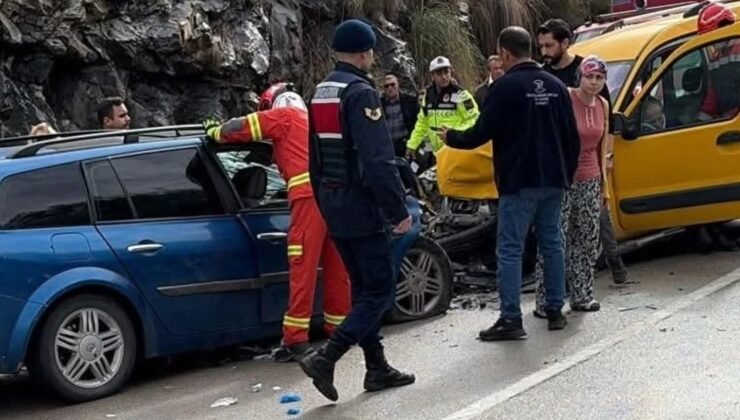 İki aracın kafa kafaya çarpıştığı kazada 2 yaşındaki çocuk hayatını kaybett: 6 yaralı