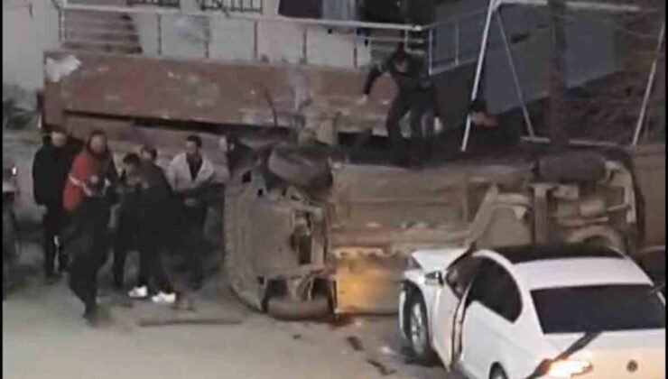 İki otomobil çarpıştı: 3 yaralı