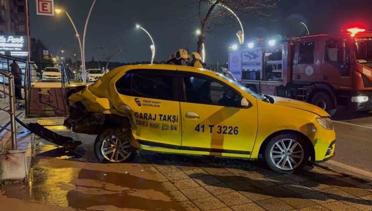 İki otomobilin çarpıştığı kaza maddi hasarla atlatıldı