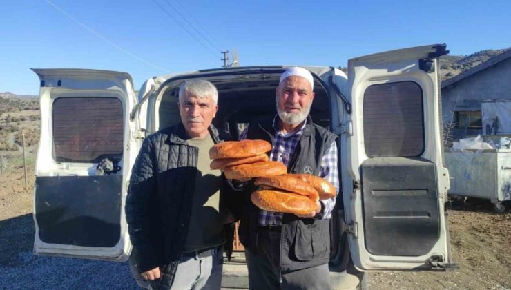 İmece usulüyle pide dağıtılıyor, pide girmeyen ev kalmıyor