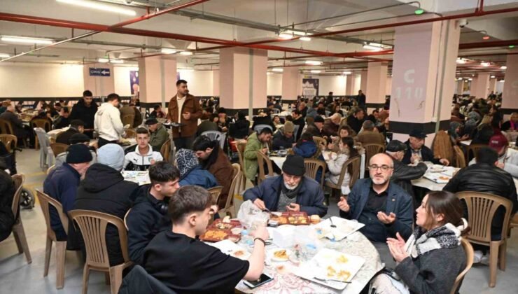 Isparta Belediyesi’nin iftar sofraları birlik ve beraberlik ruhunu pekiştiriyor