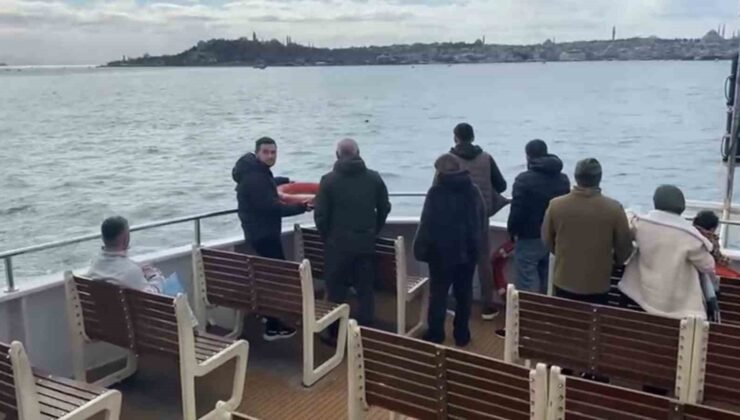 İstanbul’da bir kişi vapurdan denize atladı, görevliler ve vatandaşlar onun için seferber oldu