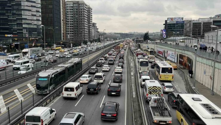 İstanbul’da iftar öncesi trafik yoğunluğu yüzde 87’e çıktı
