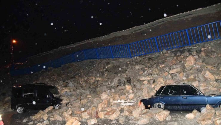 İstinat duvarının park halindeki araçların üzerine çöktüğü anlar kamerada