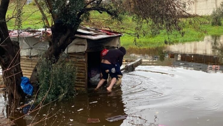 İtfaiye eri vatandaşı sırtında taşıdı