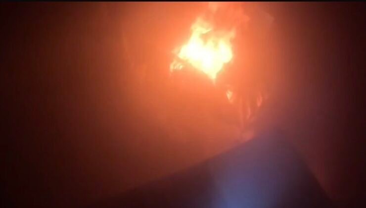 İtfaiye erlerinin ateşe verilen evi söndürme anları kask kamerasında