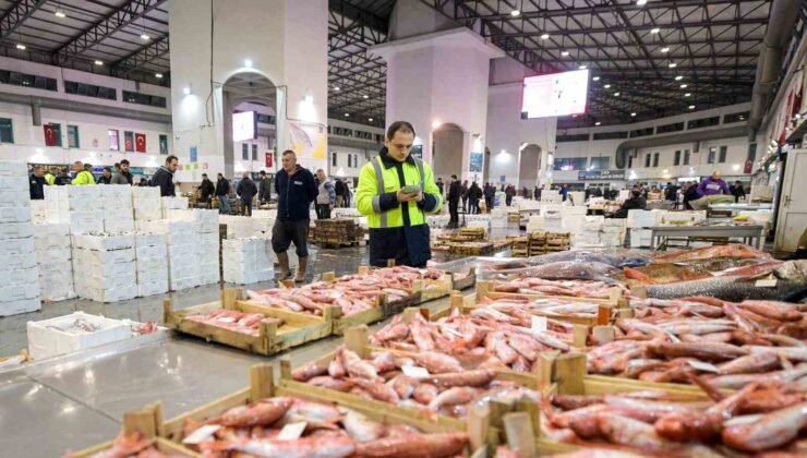 İzmir Su Ürünleri Hali 51 bin tonla rekor kırdı